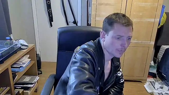 AurinSky online show from June 9, 2026, 10:44 pm