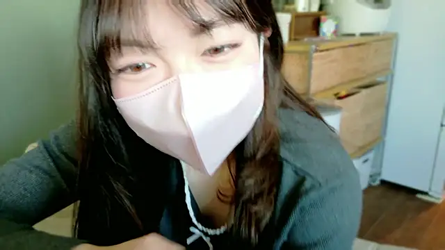 Snapshot of __Yui_ chatting on February 9, 2026, 4:43 am Yui online show from February 9, 2026, 4:43 am