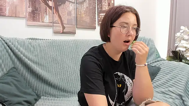 Snapshot of Sweetie_Rozzy chatting on June 24, 2026, 1:15 am Sweetie Rozzy online show from June 24, 2026, 1:15 am
