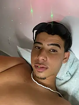 lzinho9153 online show from January 12, 2026, 12:50 am