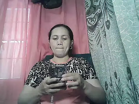 prettymomma24xx online show from March 20, 2026, 5:30 am