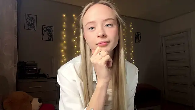 LatashiaOrcutt online show from January 15, 2026, 4:32 pm