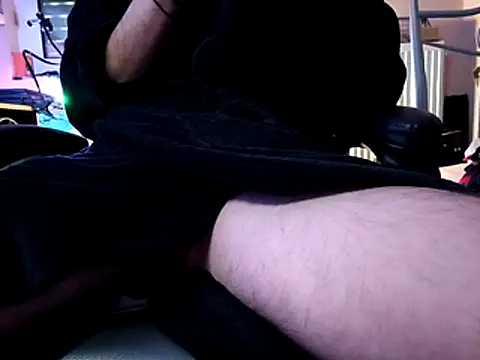 Snapshot of 1984hamilton69 chatting on March 4, 2026, 6:21 am 1984hamilton69 online show from March 4, 2026, 6:21 am