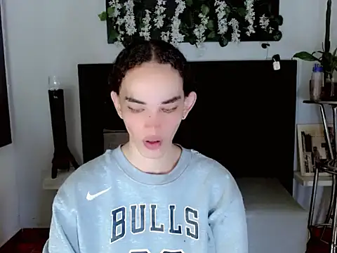 sora jun online show from March 27, 2026, 12:39 pm