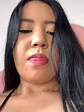 DulcePiink online show from July 7, 2026, 8:23 pm