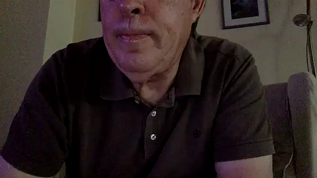alfredo10011 online show from June 22, 2026, 3:42 pm