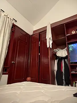 diosa cristal  online show from March 15, 2026, 3:57 am