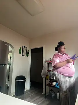 Chocolatebunnyxx96 online show from April 15, 2026, 4:44 pm