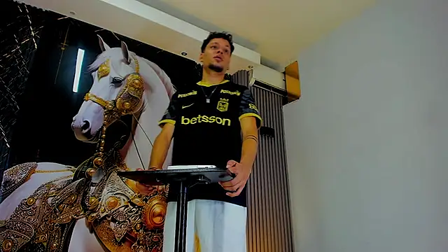 Lucas hot 20 online show from March 4, 2026, 11:51 am