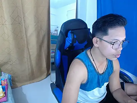 holly oreo online show from July 12, 2026, 2:40 pm