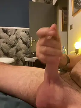 gilou51x online show from July 13, 2026, 12:54 am