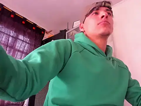 Snapshot of MaxStar26 chatting on January 8, 2026, 2:01 pm MaxStar26 online show from January 8, 2026, 2:01 pm