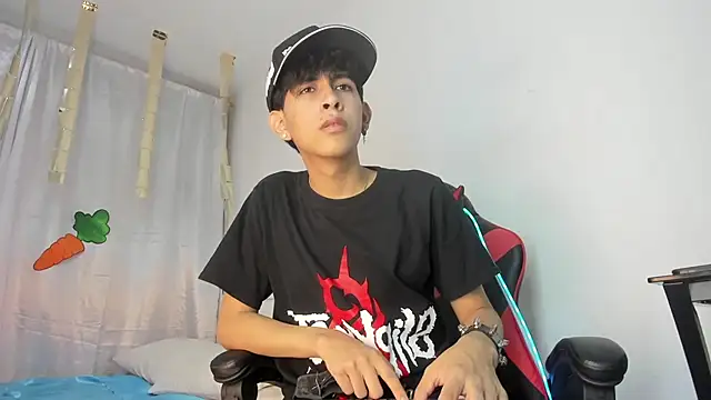 julian xx online show from April 17, 2026, 7:17 pm