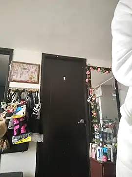 laperracobarde online show from March 11, 2026, 6:35 pm