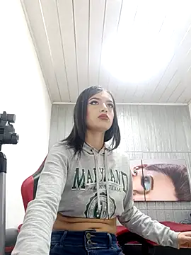 Snapshot of honeyluxe_ chatting on February 27, 2026, 4:23 am honeyluxe online show from February 27, 2026, 4:23 am