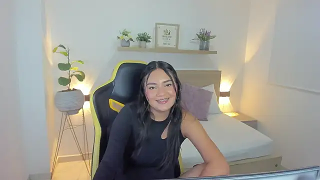 mara08  online show from January 14, 2026, 7:50 pm