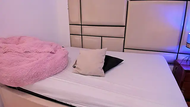 Snapshot of alejandra_loppez chatting on February 23, 2026, 7:36 pm alejandra loppez online show from February 23, 2026, 7:36 pm