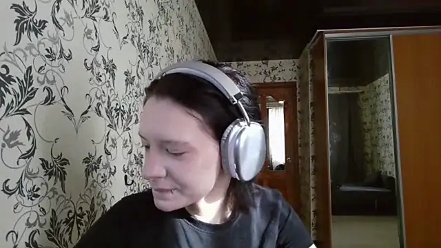 LxayBloom online show from March 29, 2026, 5:31 am