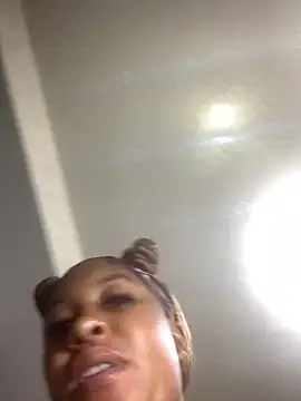 Snapshot of Creamy_bitchxxx chatting on February 25, 2026, 10:53 pm Creamy bitchxxx online show from February 25, 2026, 10:53 pm