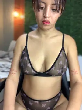 PaulaSweetFire  online show from February 4, 2026, 10:38 pm