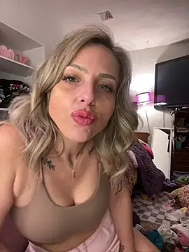 cutestlilkales online show from March 3, 2026, 1:23 am