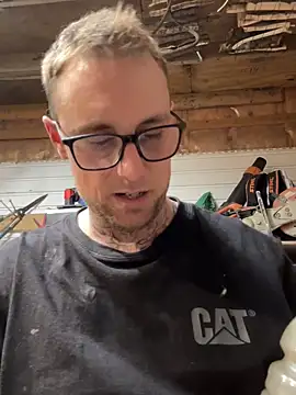 Snapshot of WIDBIGWHITECOCK chatting on February 17, 2026, 5:27 am WIDBIGWHITECOCK online show from February 17, 2026, 5:27 am