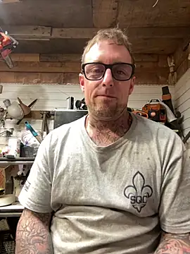 Snapshot of WIDBIGWHITECOCK chatting on January 19, 2026, 6:17 am WIDBIGWHITECOCK online show from January 19, 2026, 6:17 am