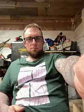 Snapshot of WIDBIGWHITECOCK chatting on February 15, 2026, 5:41 am WIDBIGWHITECOCK online show from February 15, 2026, 5:41 am