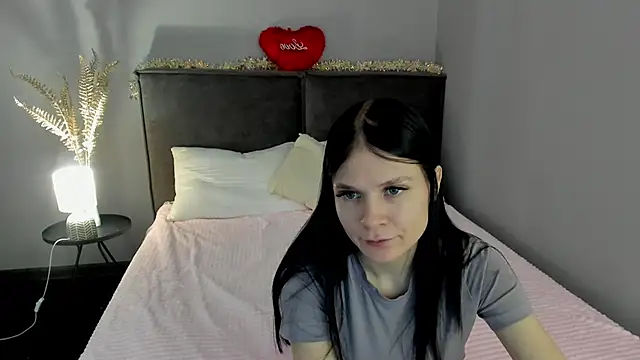 Snapshot of SkinyJoys chatting on February 14, 2026, 2:01 am SkinyJoys online show from February 14, 2026, 2:01 am