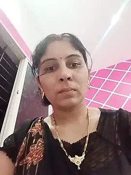 Snapshot of Hot_ree85 chatting on June 2, 2026, 2:00 am Hot ree85 online show from June 2, 2026, 2:00 am
