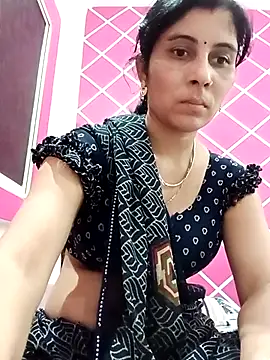 Snapshot of Hot_ree85 chatting on February 18, 2026, 9:06 am Hot ree85 online show from February 18, 2026, 9:06 am