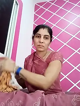 Snapshot of Hot_ree85 chatting on February 6, 2026, 5:03 am Hot ree85 online show from February 6, 2026, 5:03 am