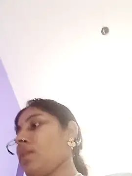 Snapshot of Hot_ree85 chatting on February 25, 2026, 5:24 pm Hot ree85 online show from February 25, 2026, 5:24 pm