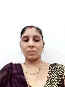Snapshot of Hot_ree85 chatting on April 19, 2026, 8:26 am Hot ree85 online show from April 19, 2026, 8:26 am