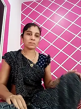 Snapshot of Hot_ree85 chatting on February 9, 2026, 5:38 am Hot ree85 online show from February 9, 2026, 5:38 am