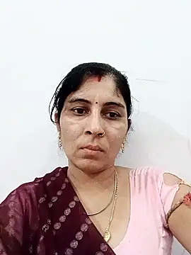 Snapshot of Hot_ree85 chatting on May 5, 2026, 10:29 am Hot ree85 online show from May 5, 2026, 10:29 am