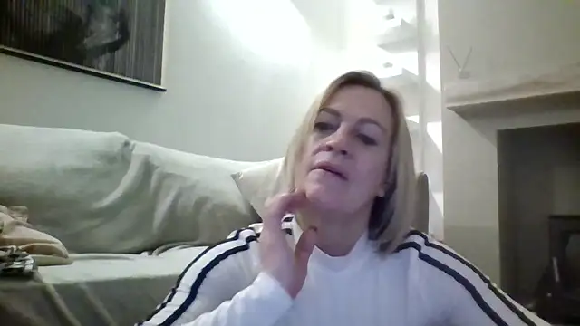 Snapshot of Milfshake227 chatting on March 1, 2026, 12:10 am Milfshake227 online show from March 1, 2026, 12:10 am