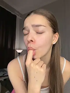 SkylineBliss online show from March 6, 2026, 2:06 am