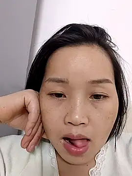 Snapshot of __BingBing__ chatting on February 15, 2026, 1:43 pm BingBing online show from February 15, 2026, 1:43 pm