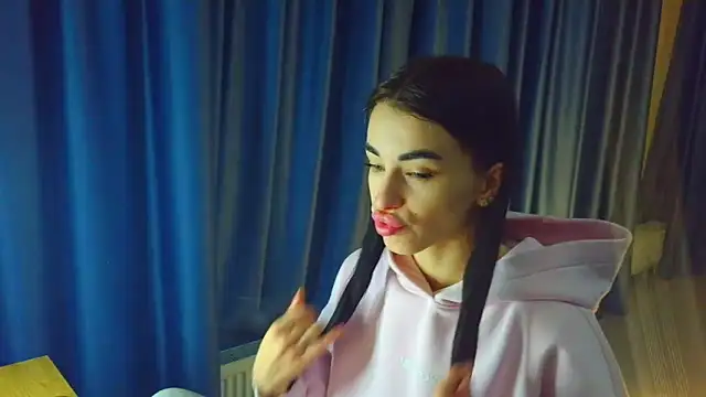 Snapshot of Vlada_Elfie chatting on February 4, 2026, 8:37 pm Vlada Elfie online show from February 4, 2026, 8:37 pm