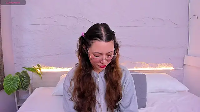 lanna 18  online show from February 26, 2026, 12:05 pm