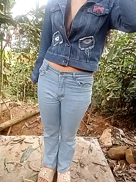 Snapshot of him220 chatting on March 1, 2026, 12:32 am him220 online show from March 1, 2026, 12:32 am