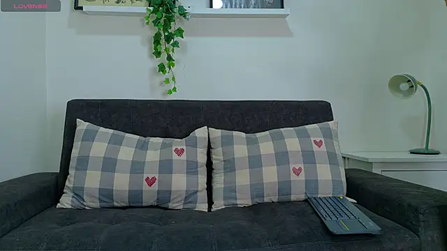 AmberStonne   online show from April 2, 2026, 3:02 am