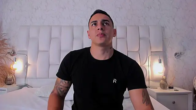 MassimoCo  online show from February 24, 2026, 9:04 pm