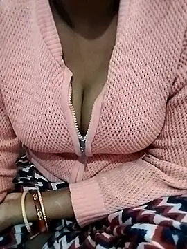 Lovely-Julie online show from January 9, 2026, 5:36 am