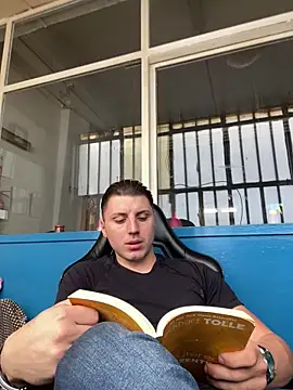 allee2206 online show from April 26, 2026, 1:41 pm