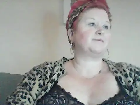 BustyRedxx online show from June 4, 2026, 8:41 am