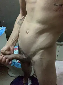 Snapshot of alexx_23cm chatting on March 12, 2026, 3:56 am alexx 23cm online show from March 12, 2026, 3:56 am