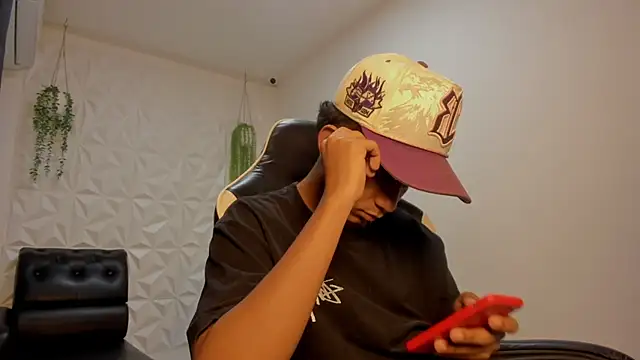 Snapshot of Alluringangel23 chatting on January 7, 2026, 1:54 am Alluringangel23 online show from January 7, 2026, 1:54 am