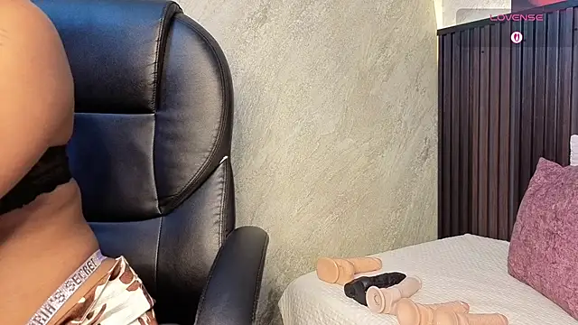 tanisha  lux online show from March 29, 2026, 4:19 pm